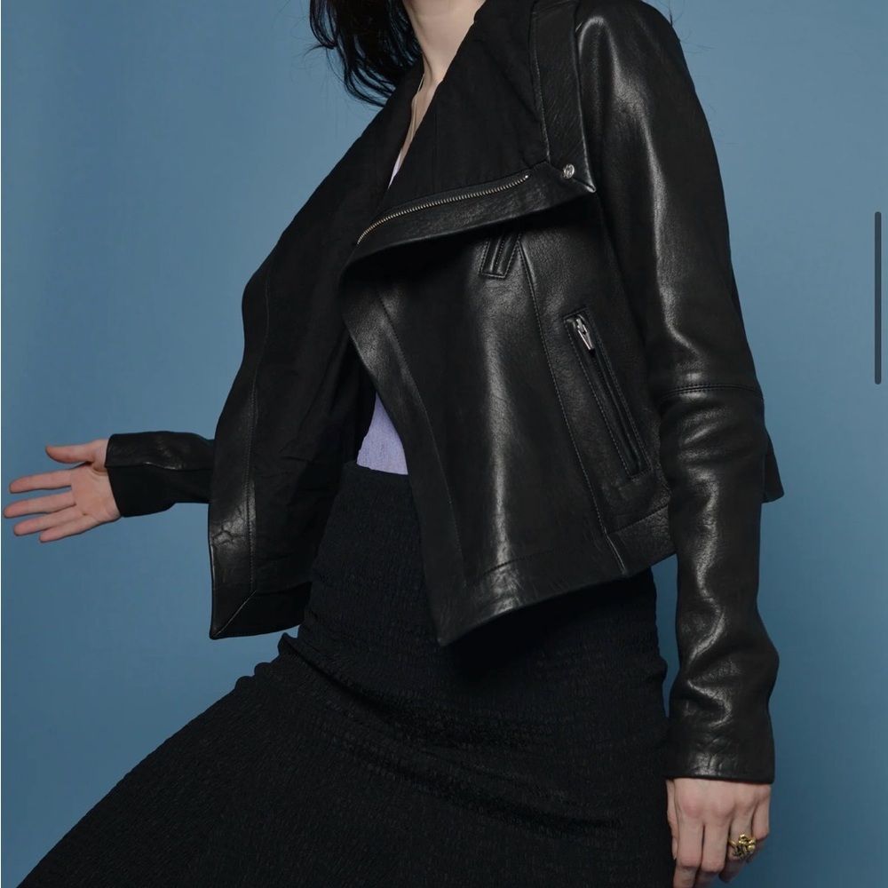 Women's Veda Max Classic Black Leather Jacket